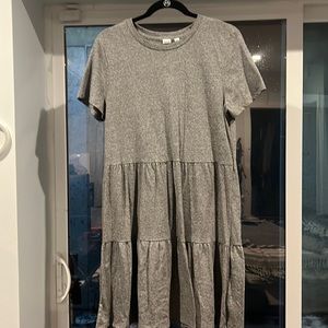 Gap size Large midi dress in gray! beautiful silhouette any body